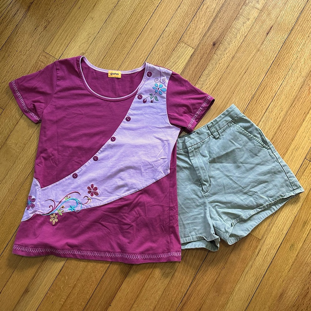 adorable multicolored pink tee with floral embroidery by giahoi !!